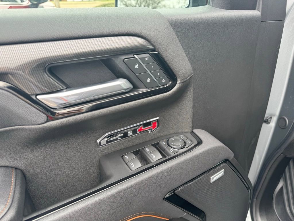 Used 2025 GMC Sierra 1500 AT4 image 13