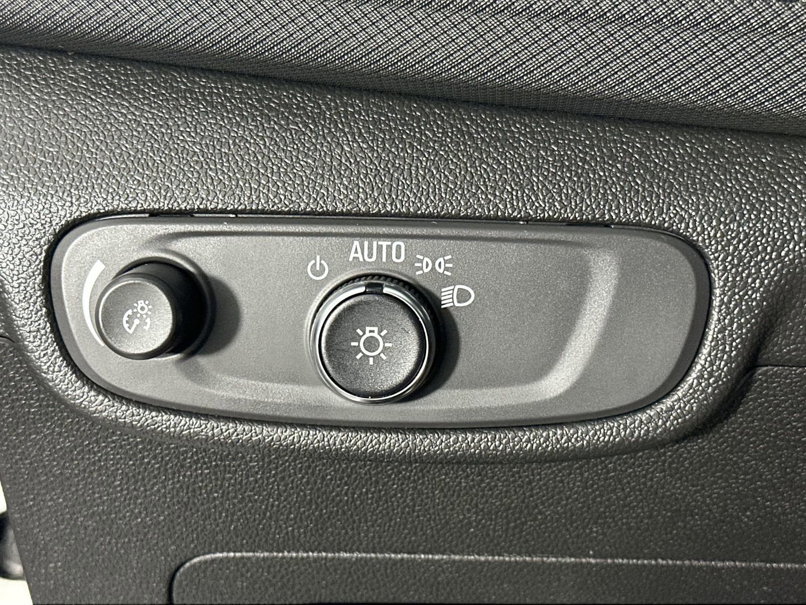 Used 2025 Chevrolet TrailBlazer LS w/ LS Convenience Package image 18