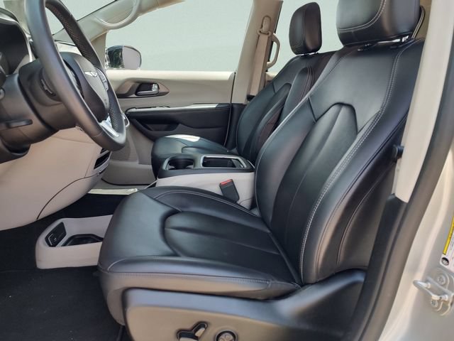 Used 2024 Chrysler Pacifica Touring-L FWD image 19