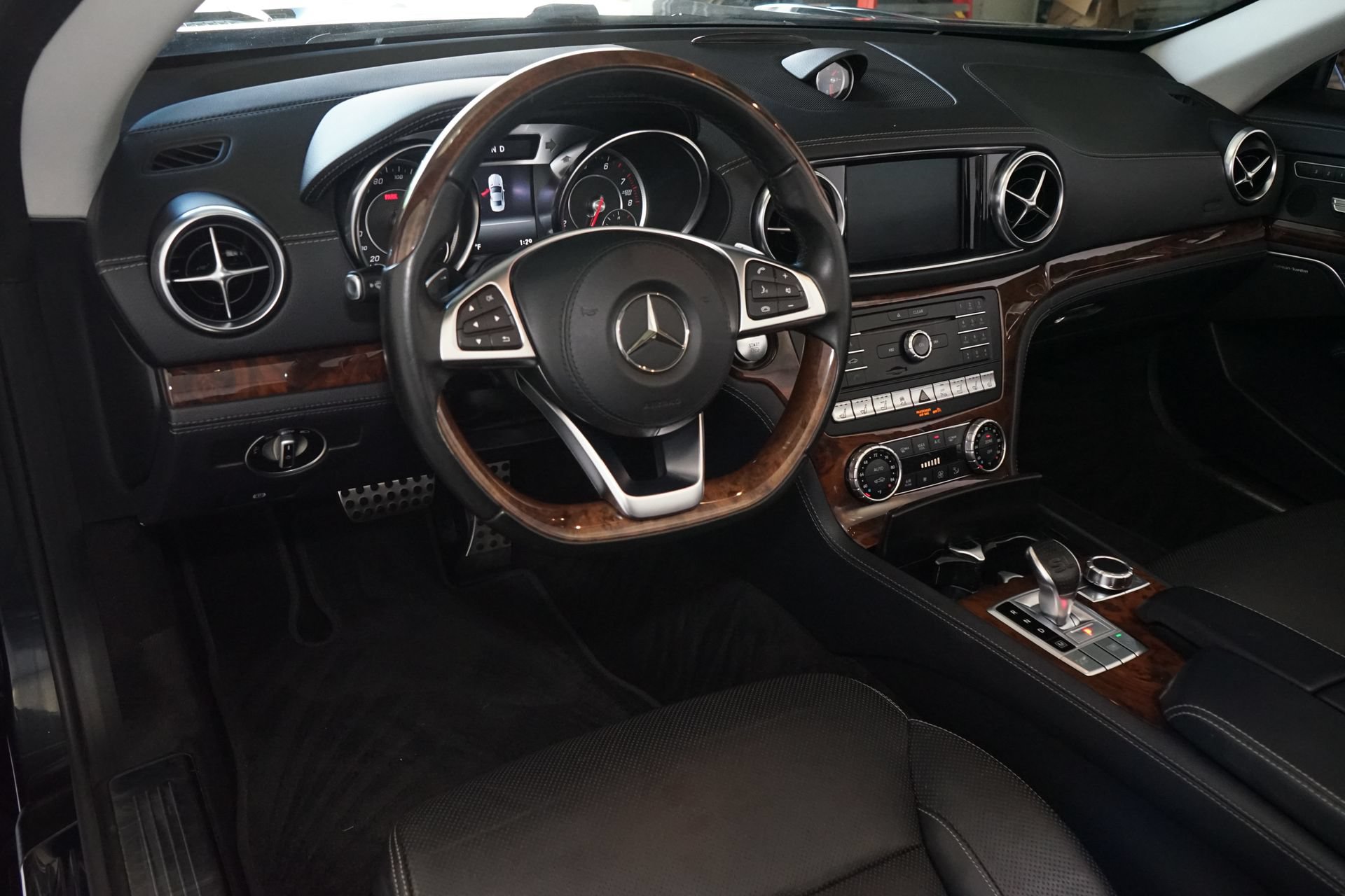 Used 2017 Mercedes-Benz SL 550 image 2