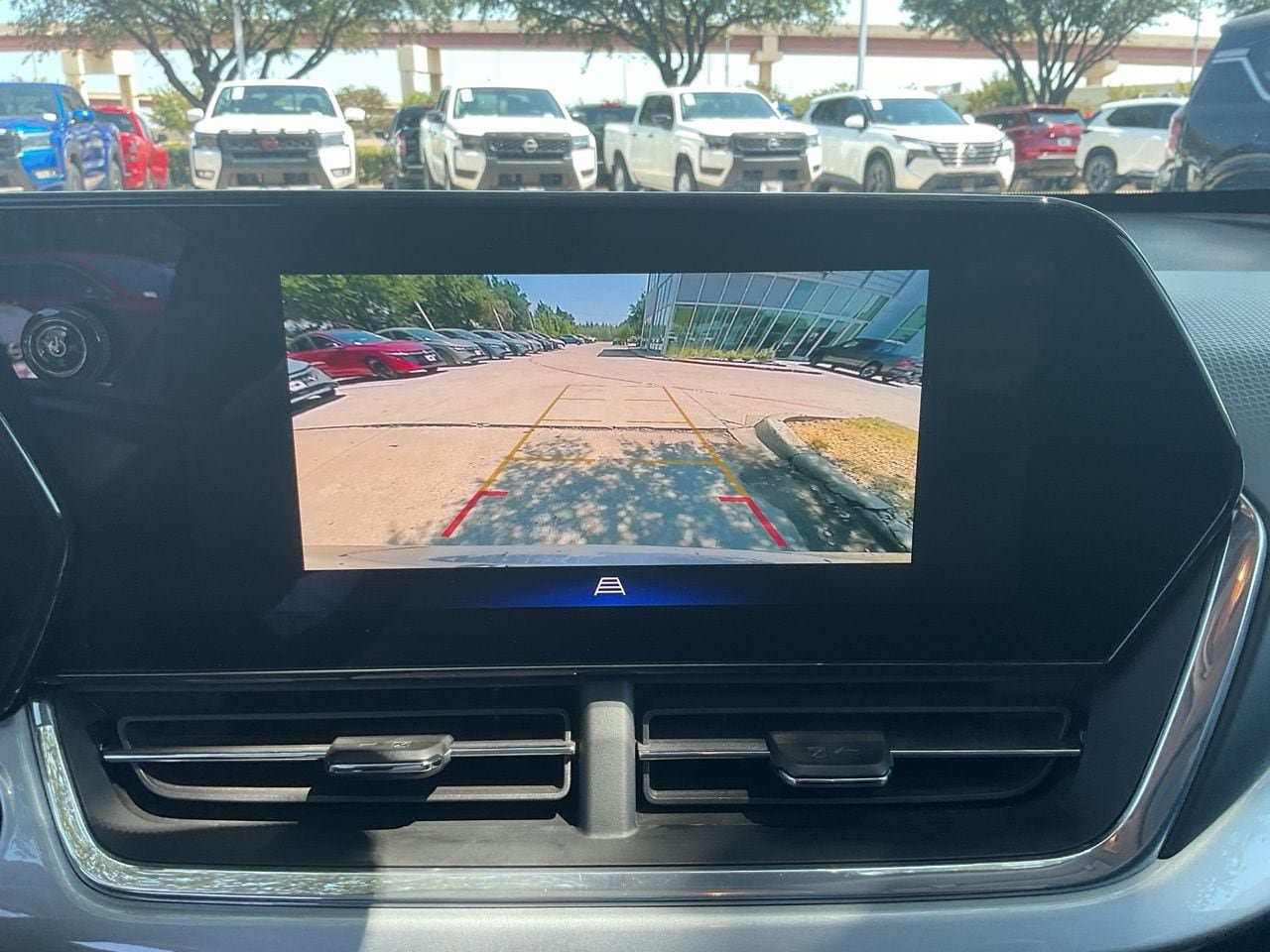 Used 2025 Chevrolet Trax LT w/ LT Convenience Package FWD image 26