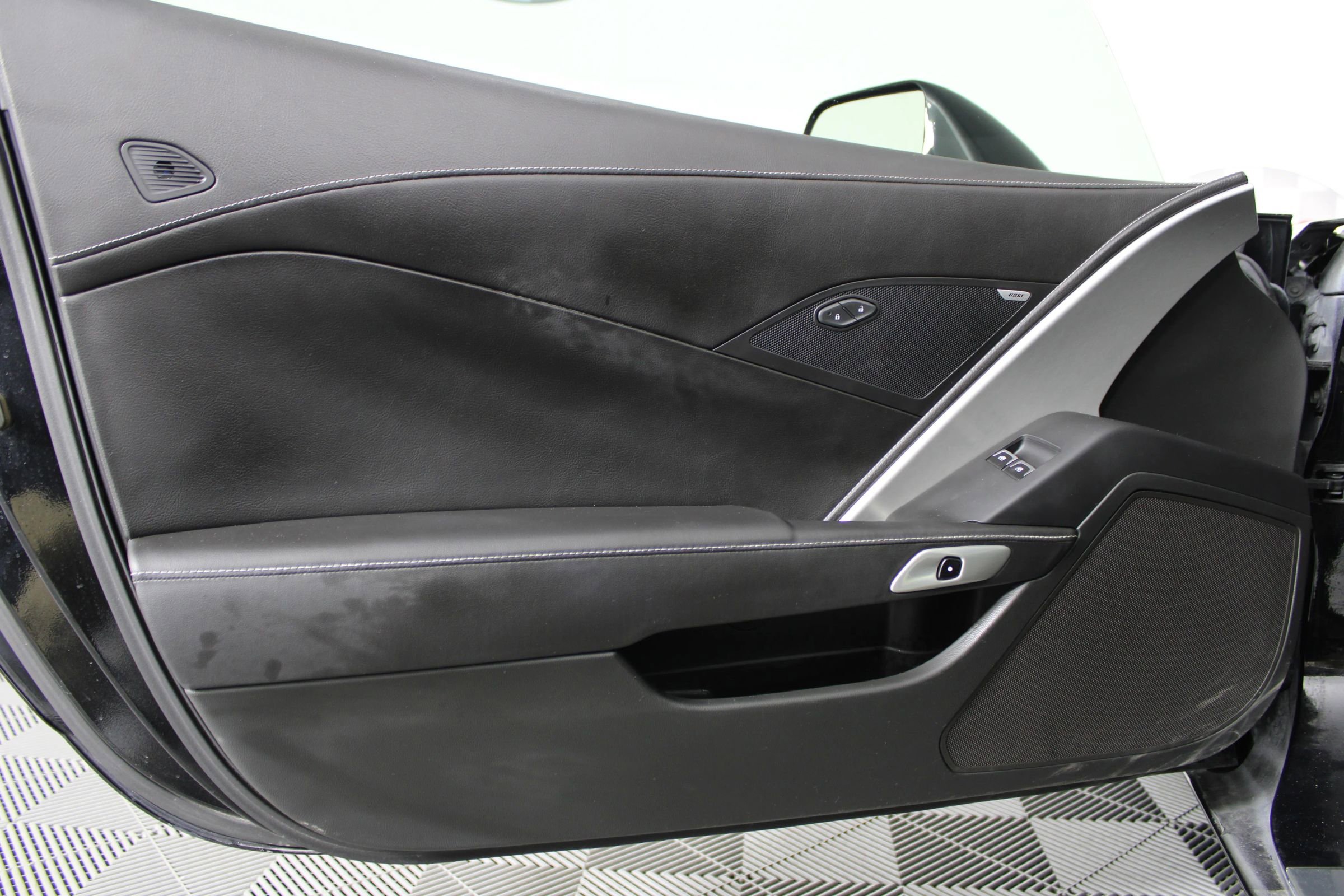 Used 2017 Chevrolet Corvette Stingray Coupe w/ Carbon Flash Badge Package image 33