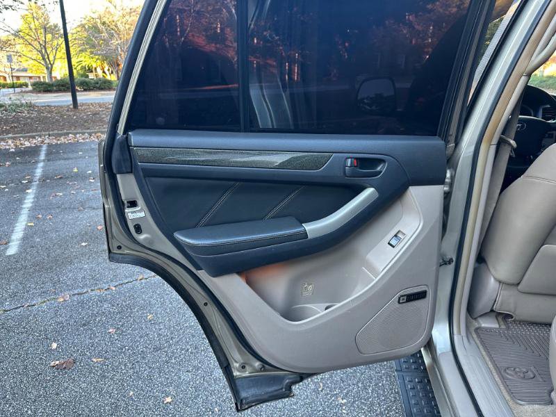 Used 2005 Toyota 4Runner Limited image 18