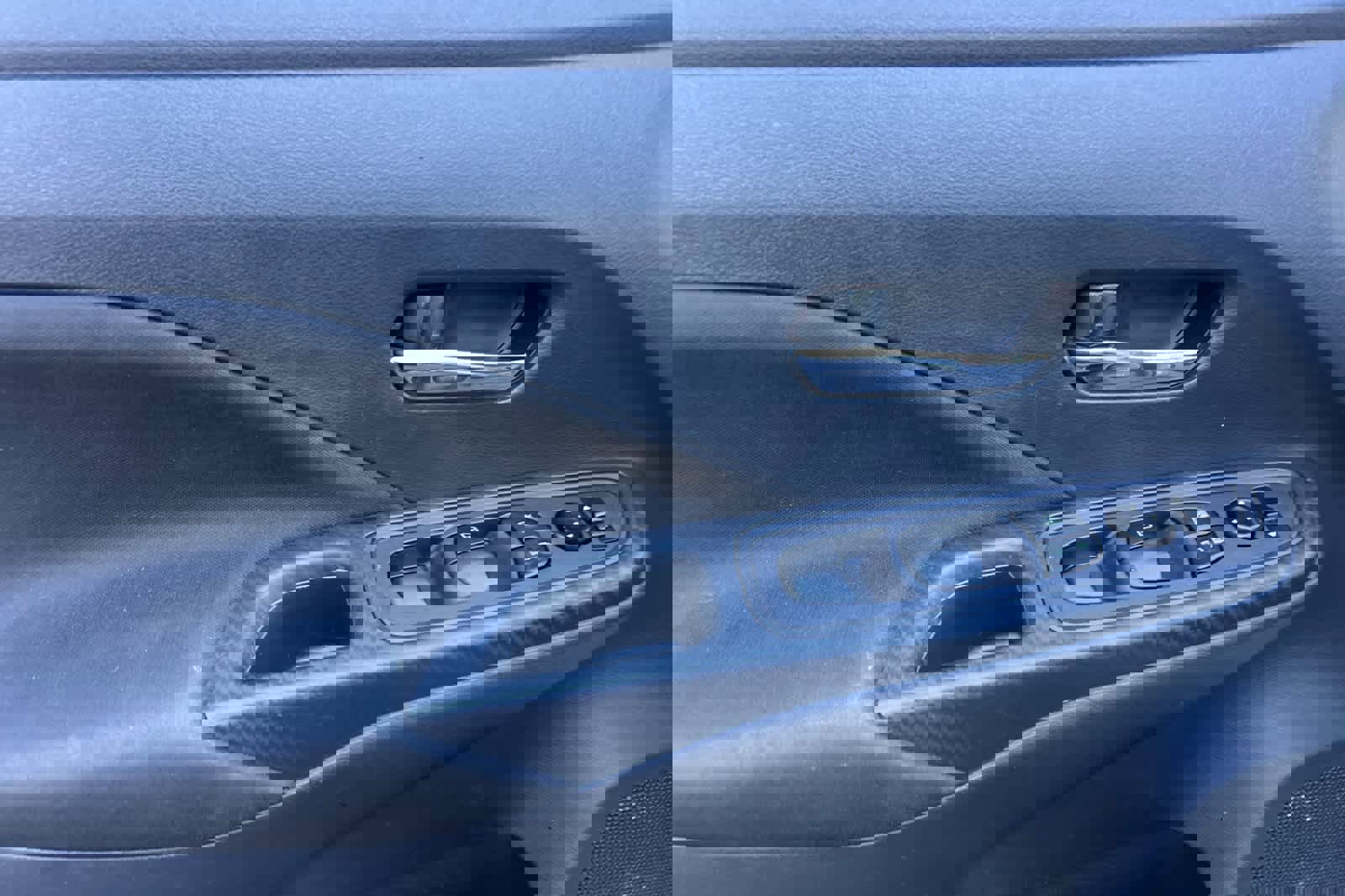 Used 2021 Nissan Versa SV image 12