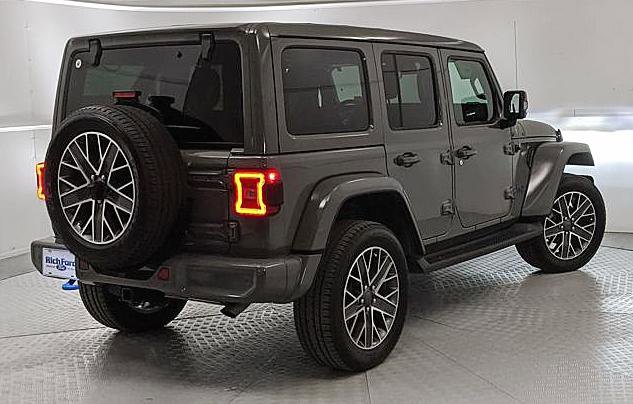 Used 2023 Jeep Wrangler Unlimited Sahara image 3