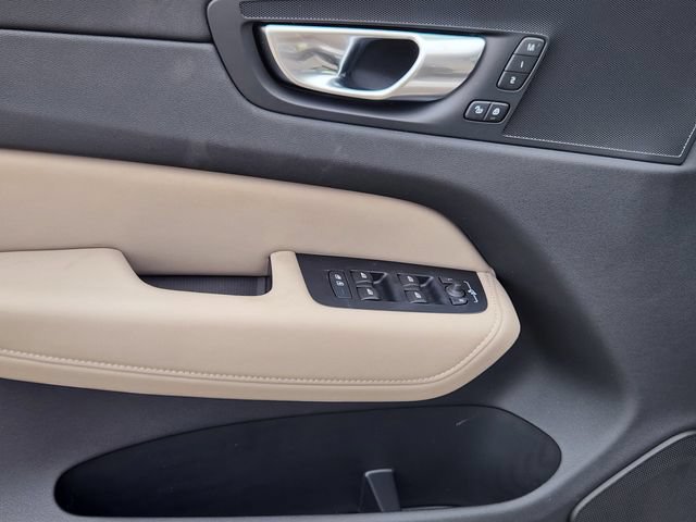 New 2026 Volvo XC60 T8 Plus w/ Protection Package Premier AWD/4WD image 9