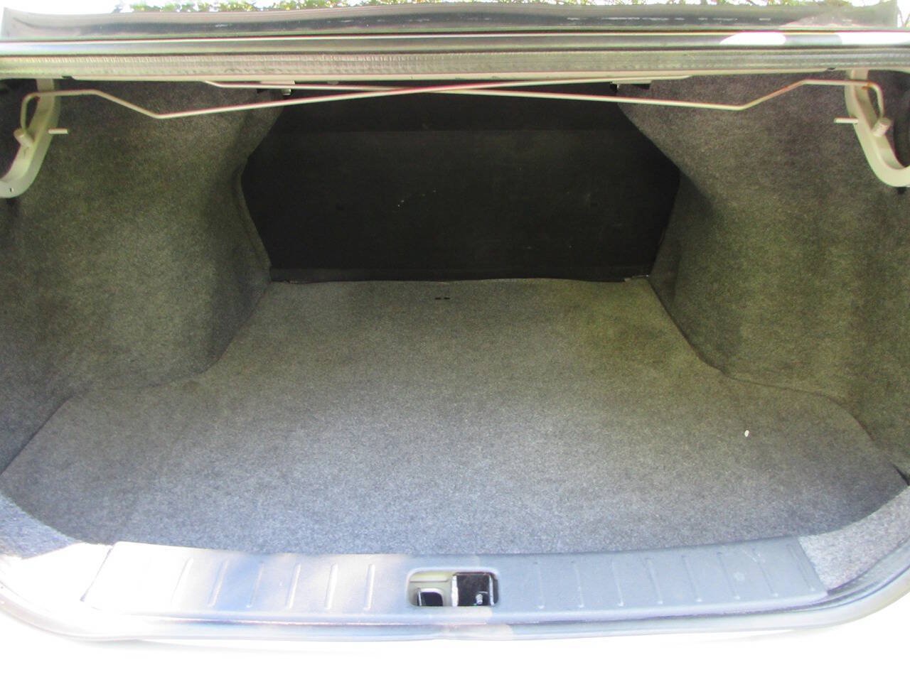 Used 2015 Nissan Versa S FWD image 21