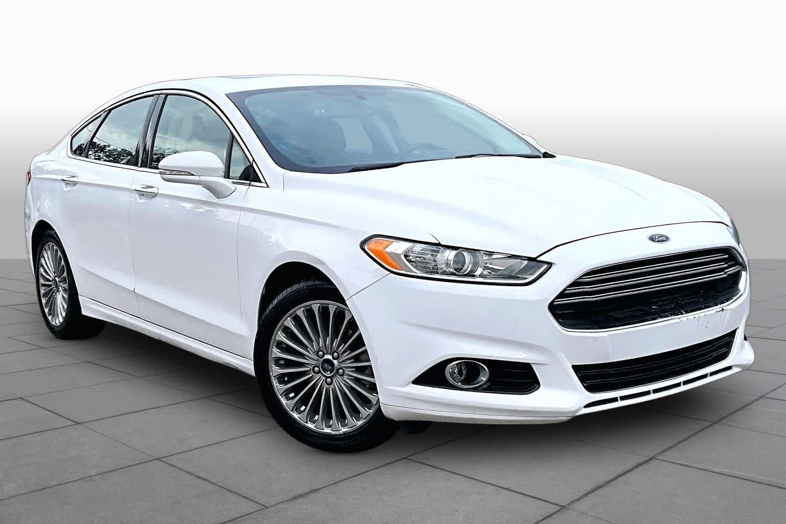 Used 2016 Ford Fusion Titanium FWD image 2
