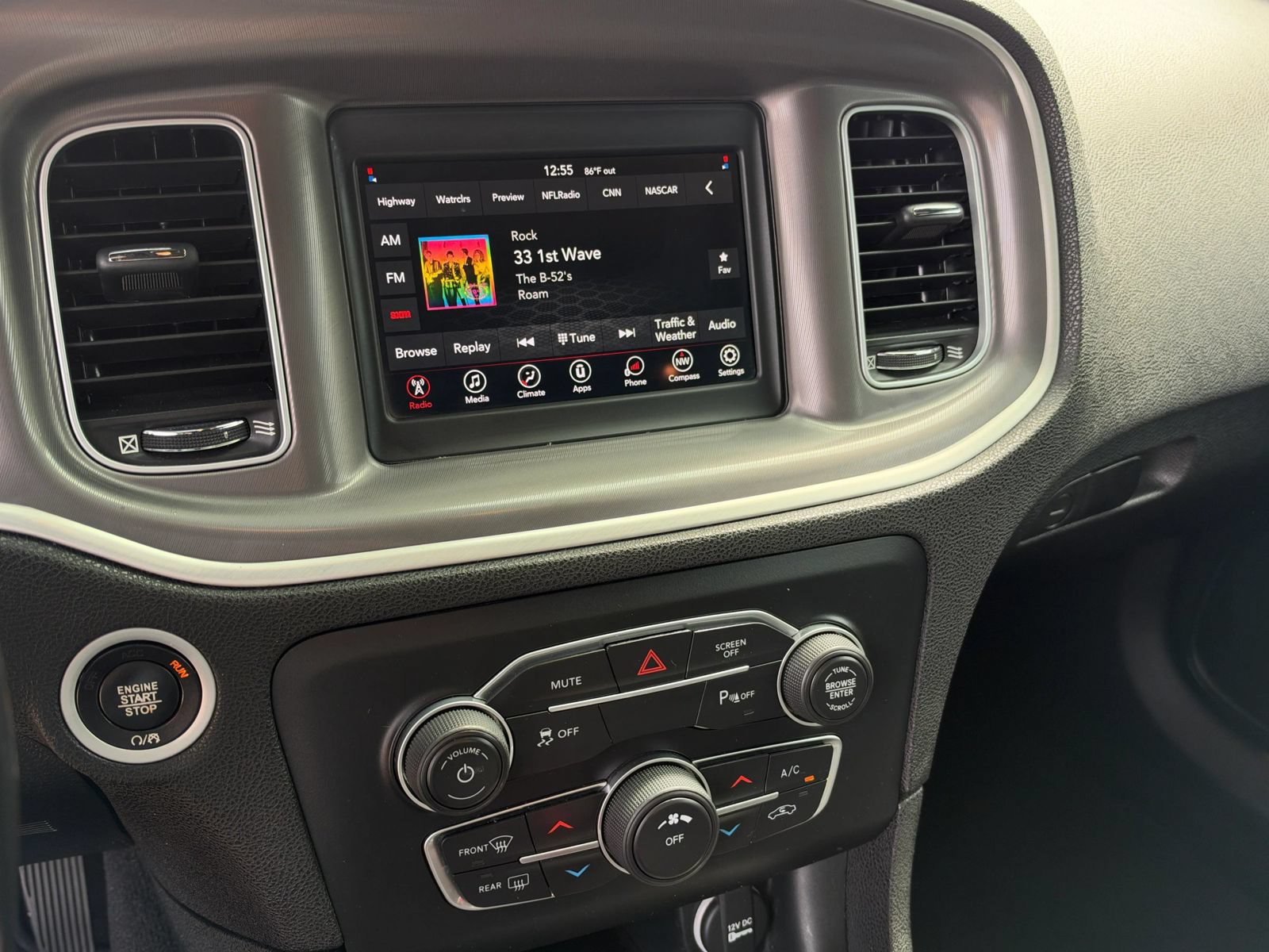 Used 2022 Dodge Charger SXT RWD image 9