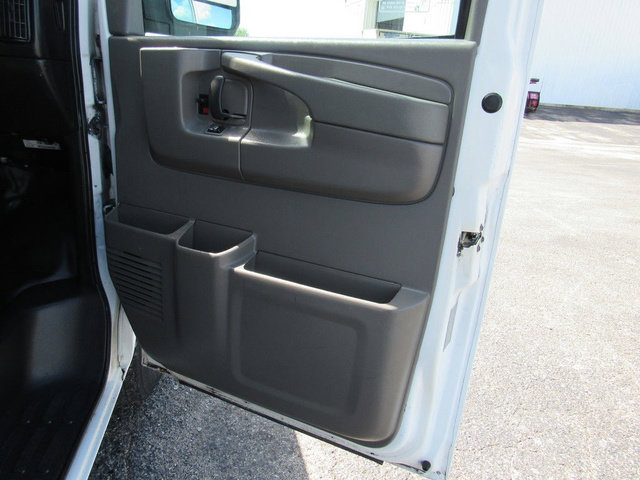 Used 2015 Chevrolet Express 2500 RWD image 12