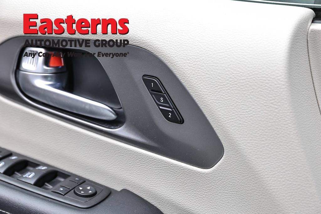 Used 2023 Chrysler Pacifica Touring-L FWD image 22