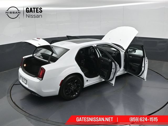 Used 2022 Chrysler 300 Touring L w/ Popular Equipment Group AWD/4WD image 54