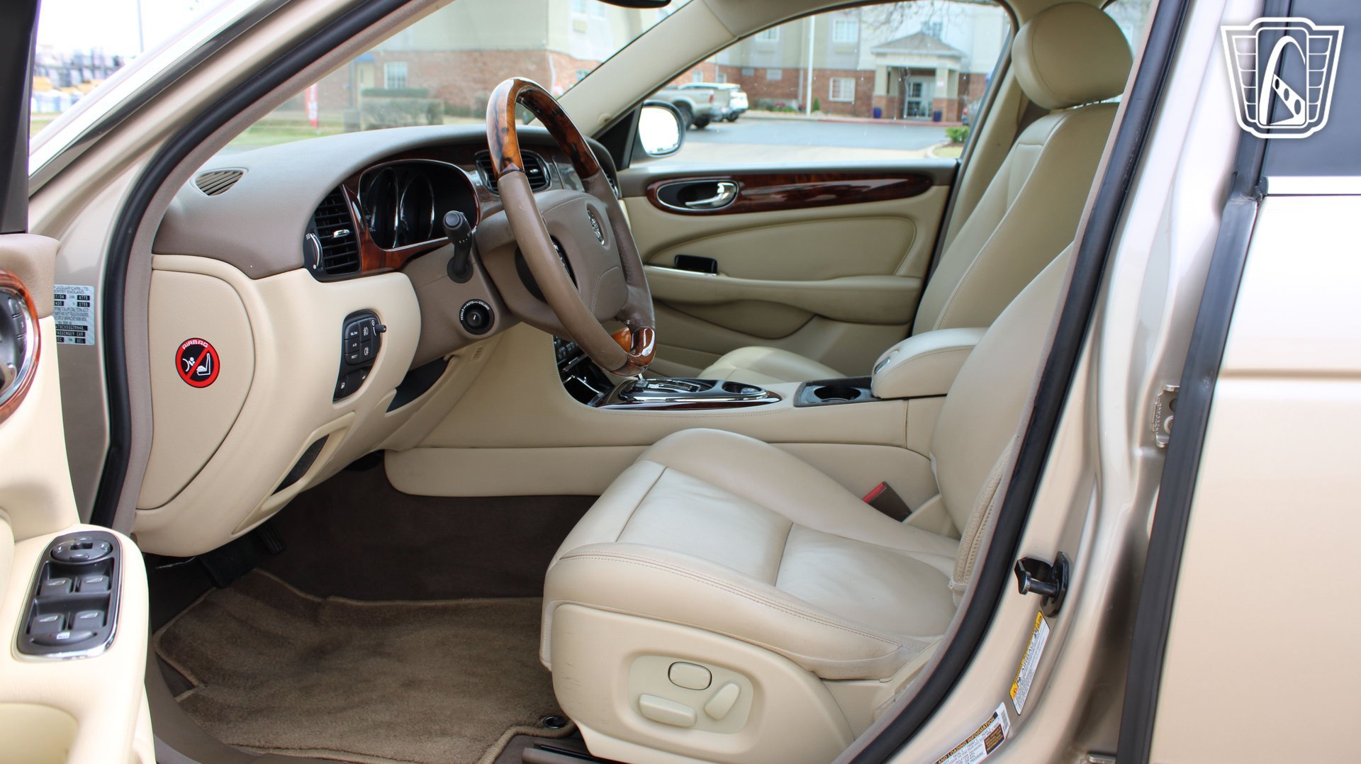 Used 2005 Jaguar XJ8 RWD image 9