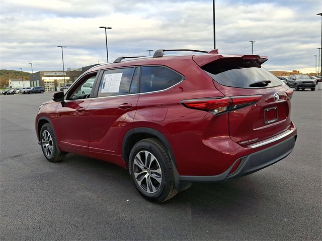 Used 2023 Toyota Highlander XLE image 11