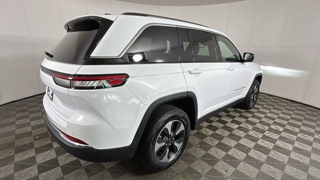 Used 2023 Jeep Grand Cherokee 4WD 4xe image 2