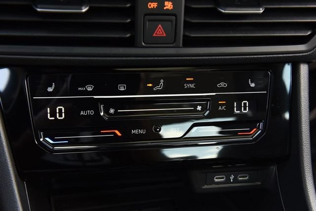 Used 2025 Volkswagen Jetta SE w/ Sunroof Package FWD image 15
