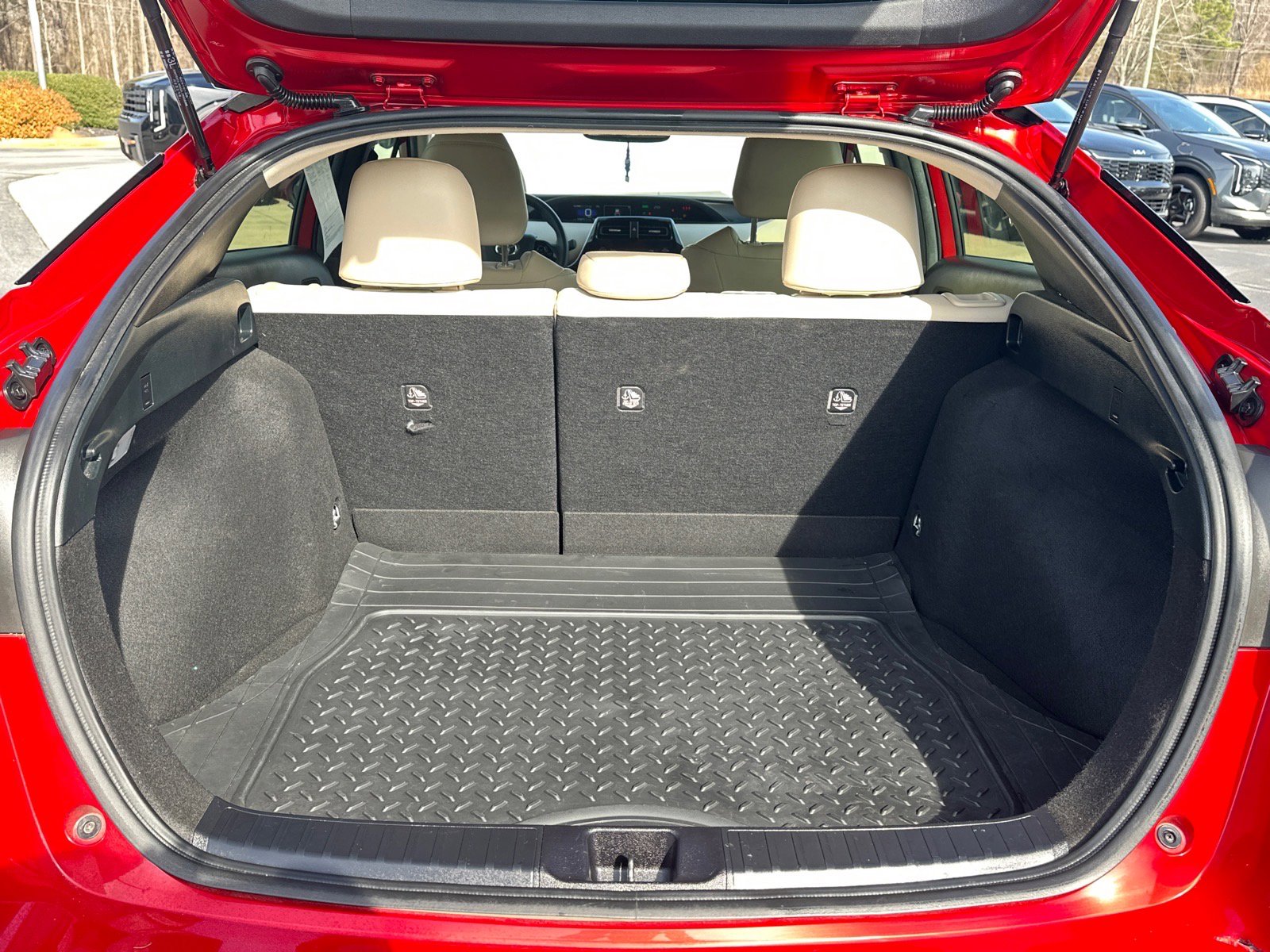 Used 2022 Toyota Prius XLE image 16