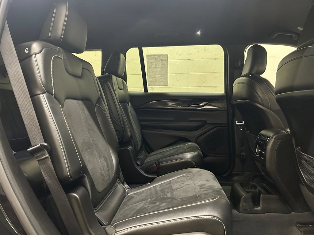 Used 2023 Jeep Grand Cherokee L Laredo AWD/4WD image 11