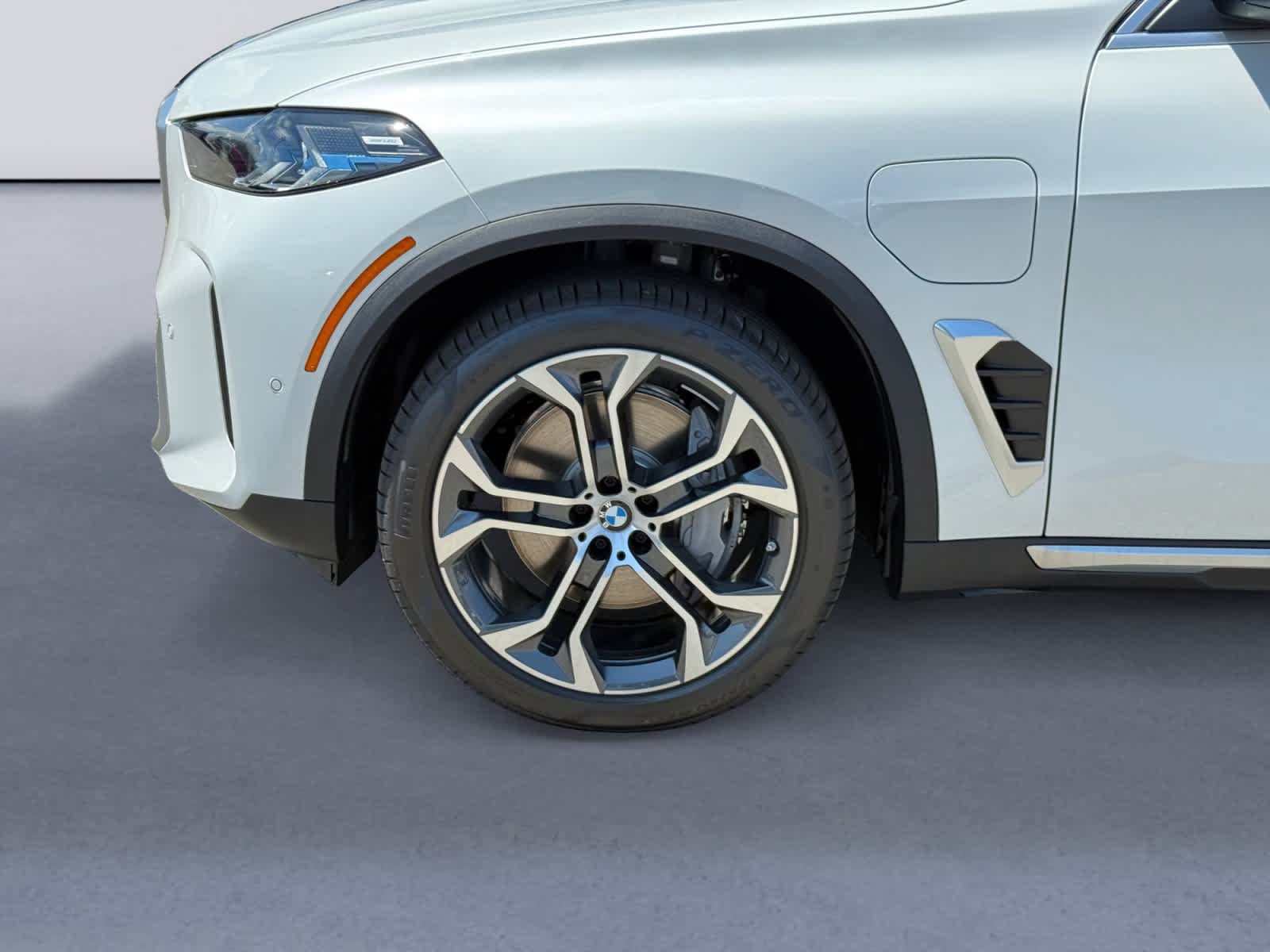 New 2026 BMW X5 xDrive50e w/ Climate Comfort Package AWD/4WD image 9
