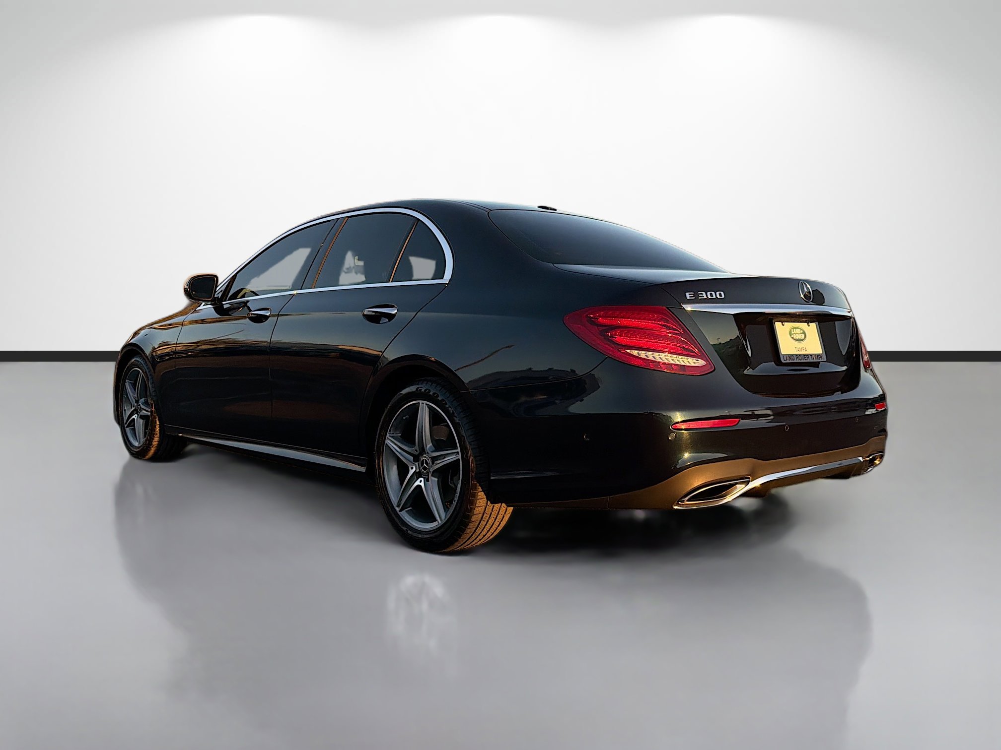 Used 2018 Mercedes-Benz E 300 image 3