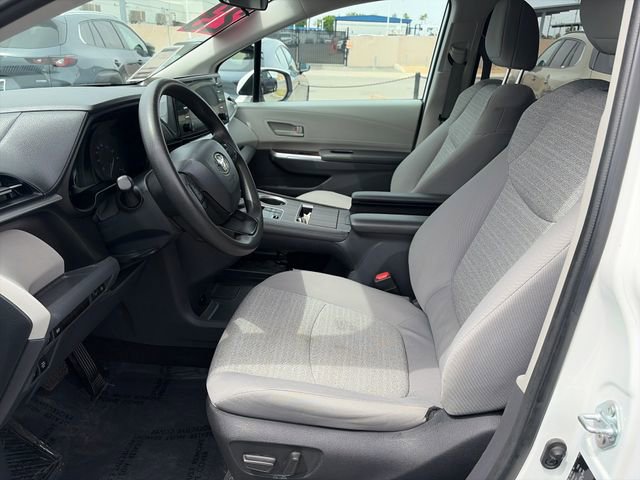 Used 2023 Toyota Sienna LE FWD image 19