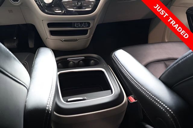 Used 2024 Chrysler Pacifica Touring-L image 28