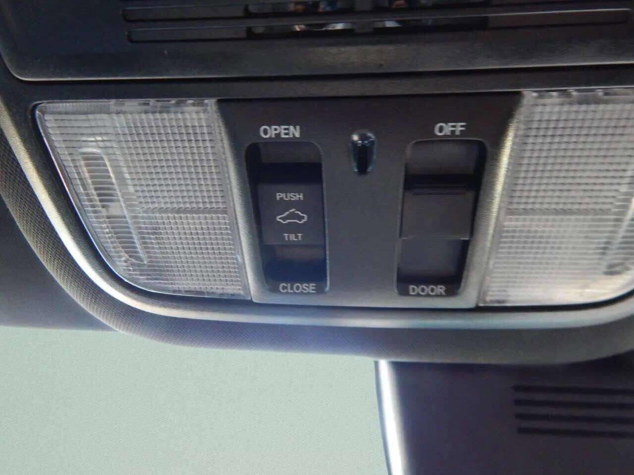 Used 2018 Honda Accord Sport image 32