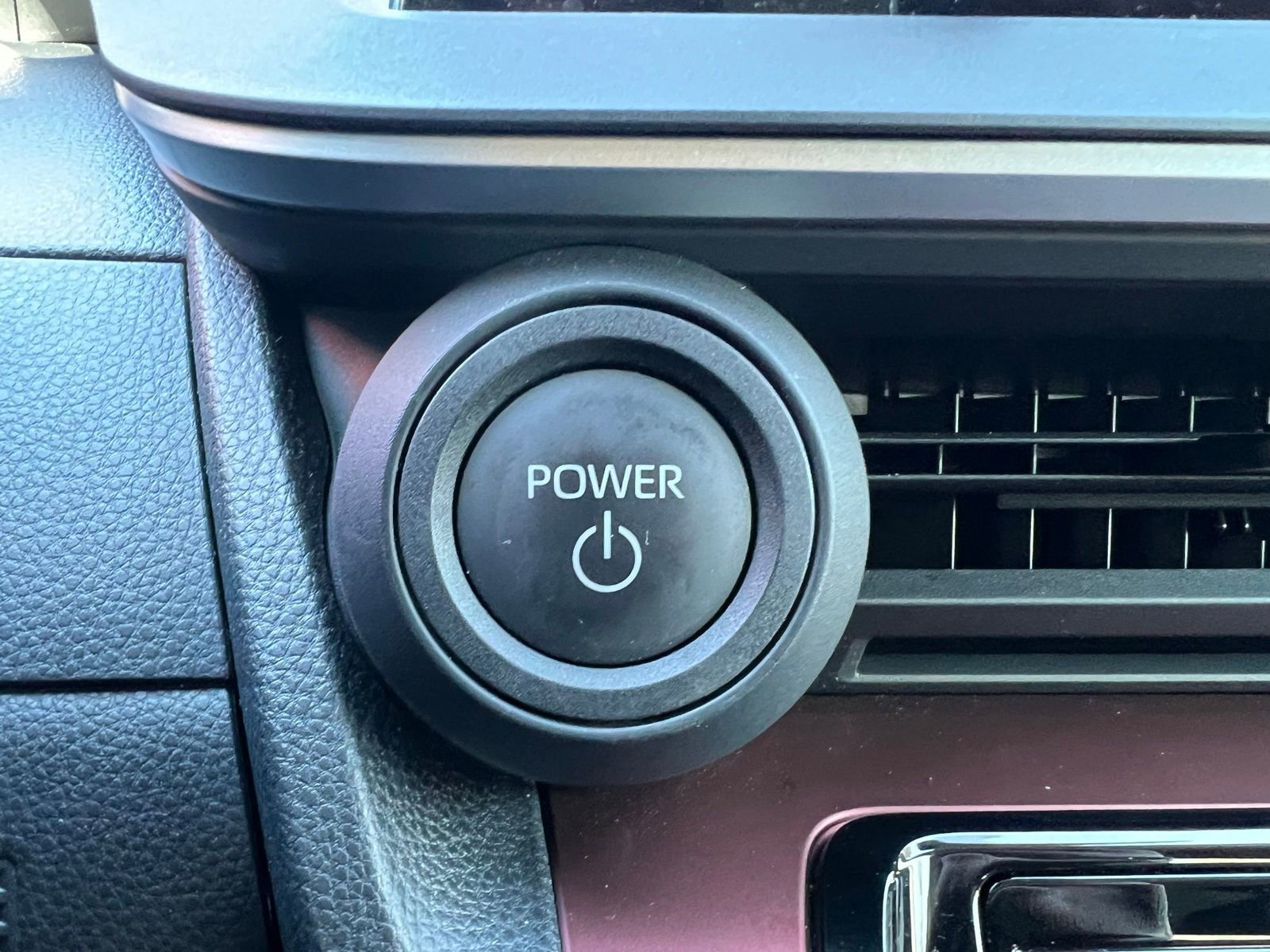 Used 2024 Toyota Prius Prime SE image 33