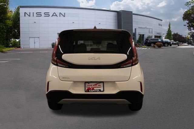 Used 2024 Kia Soul LX w/ Option Group 015 FWD image 4