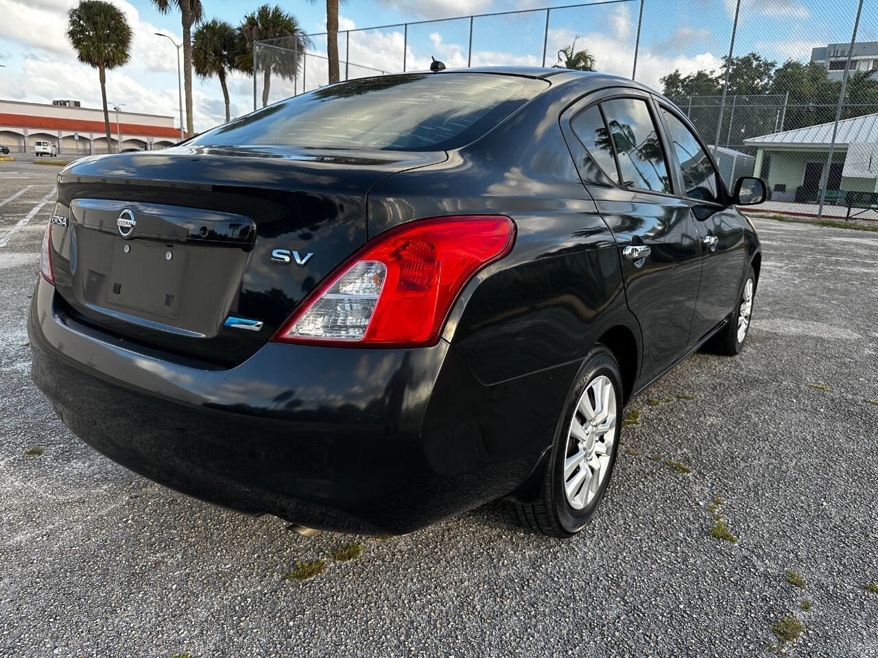 Used 2012 Nissan Versa SV FWD image 5