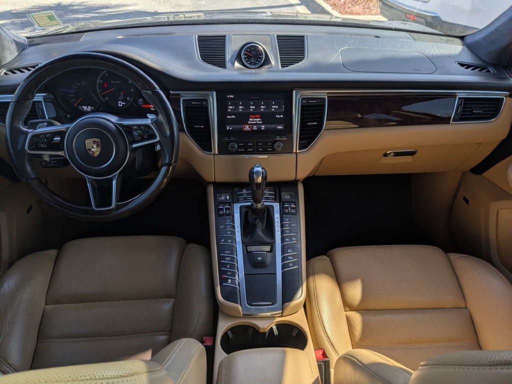 Used 2017 Porsche Macan Turbo AWD/4WD image 21