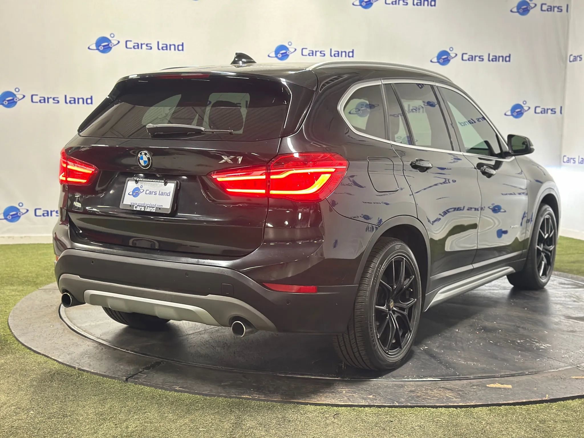Used 2017 BMW X1 xDrive28i AWD/4WD image 3