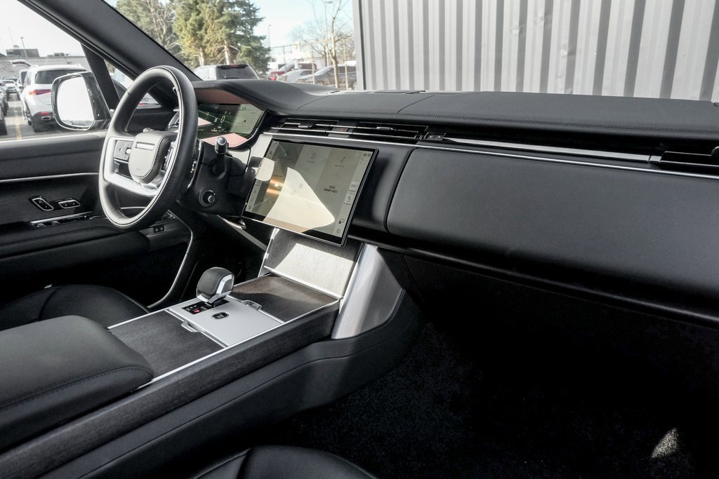 New 2025 Land Rover Range Rover SE image 21