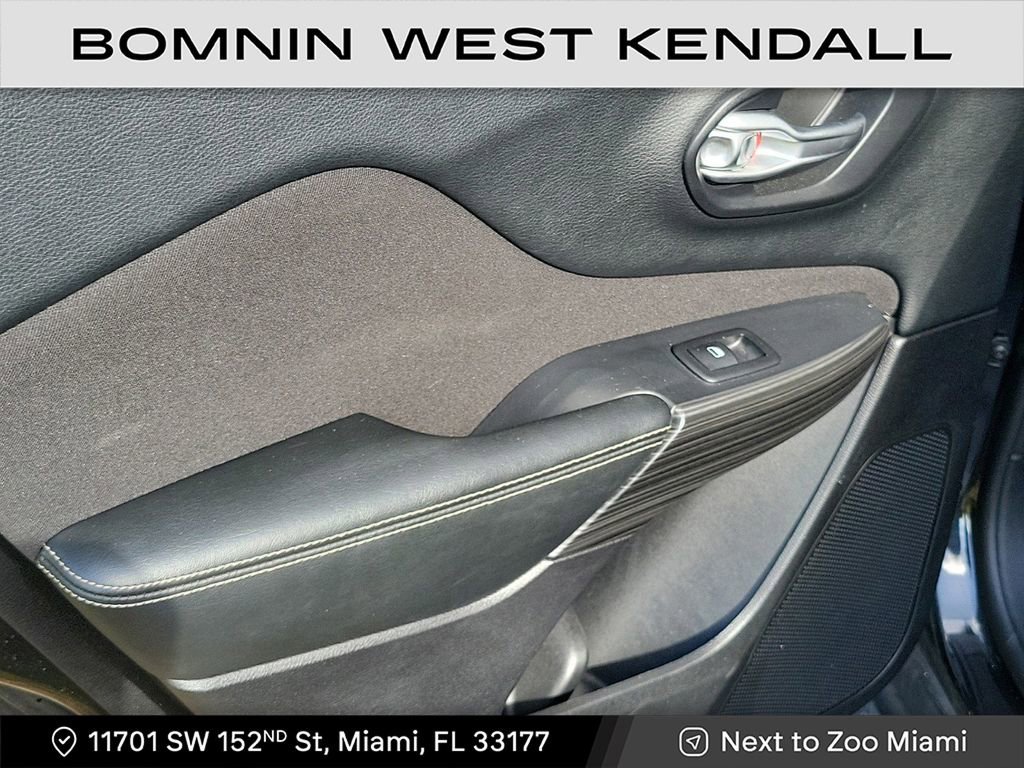 Used 2016 Jeep Cherokee Latitude w/ Trailer Tow Group image 15