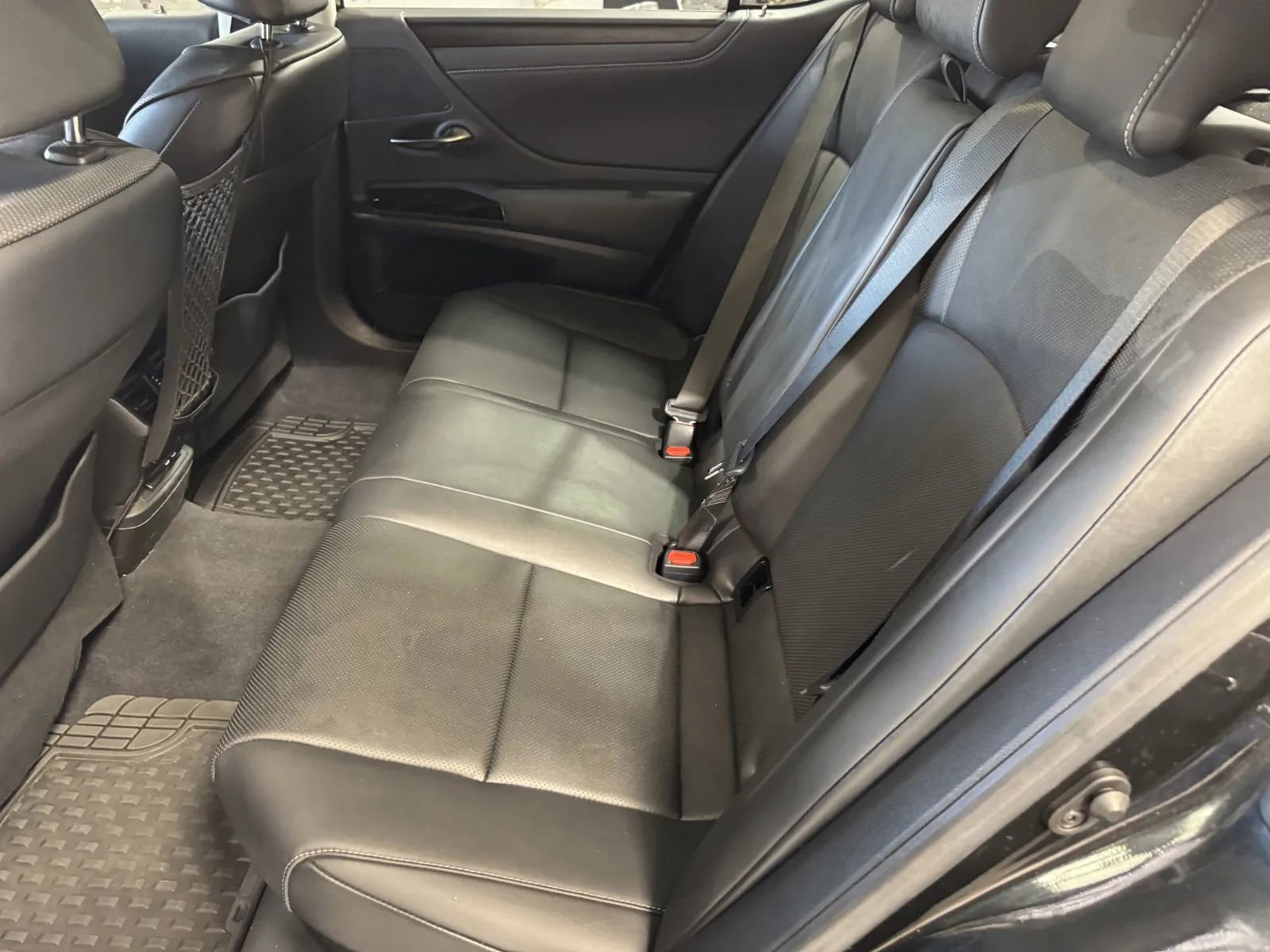 Used 2024 Lexus ES 300h w/ Premium Package image 8