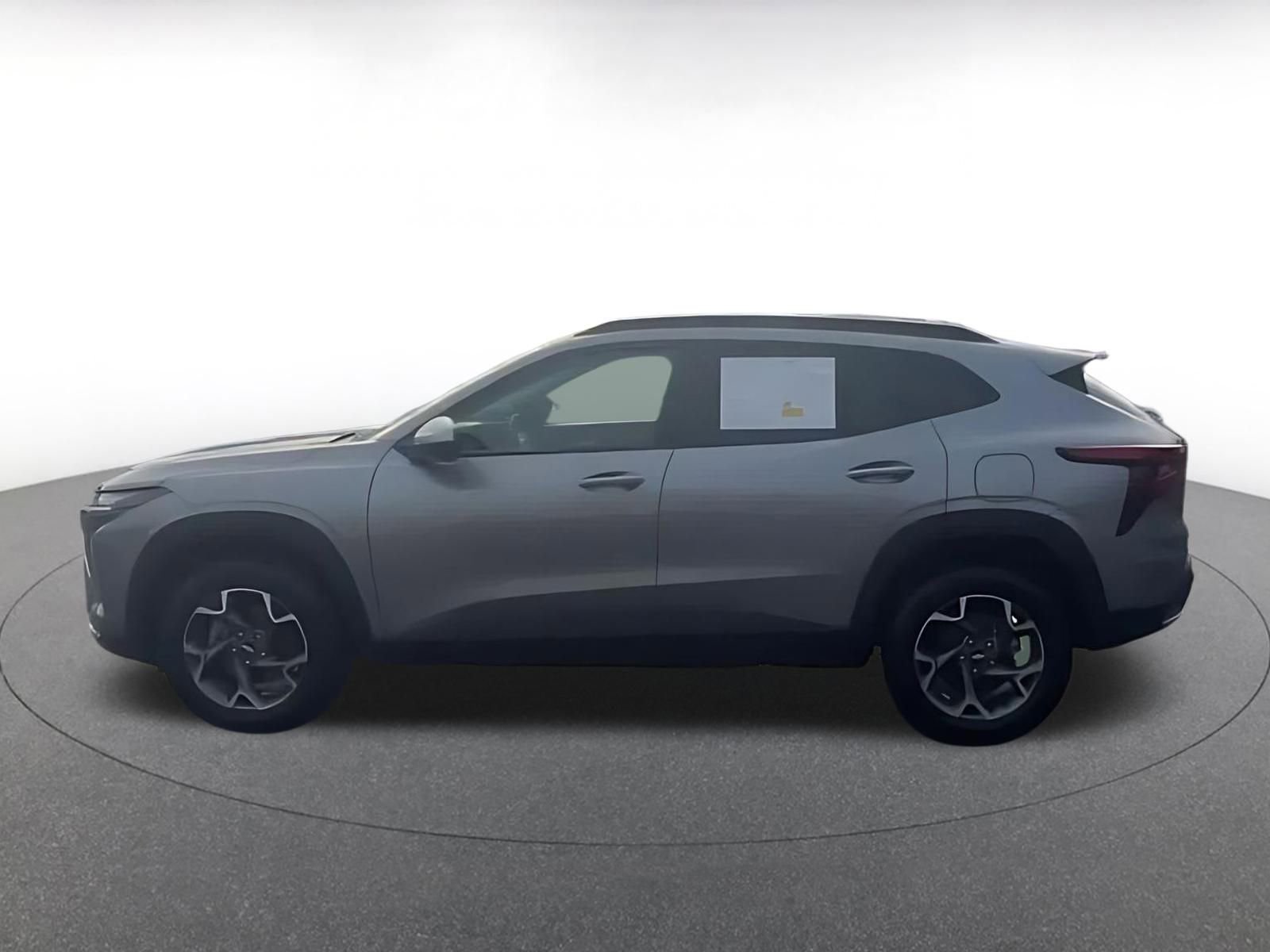 Used 2025 Chevrolet Trax LT image 9