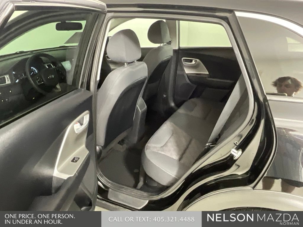 Used 2017 Kia Niro FE FWD image 13