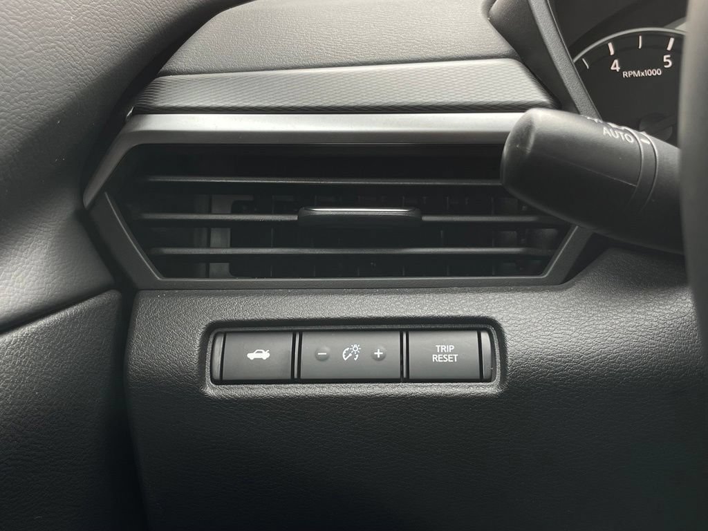 Used 2025 Nissan Altima 2.5 SR FWD image 13