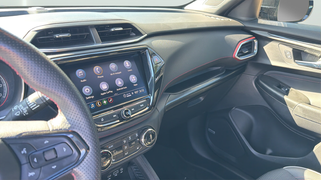 Used 2023 Chevrolet TrailBlazer RS w/ Sun and Liftgate Package FWD image 16