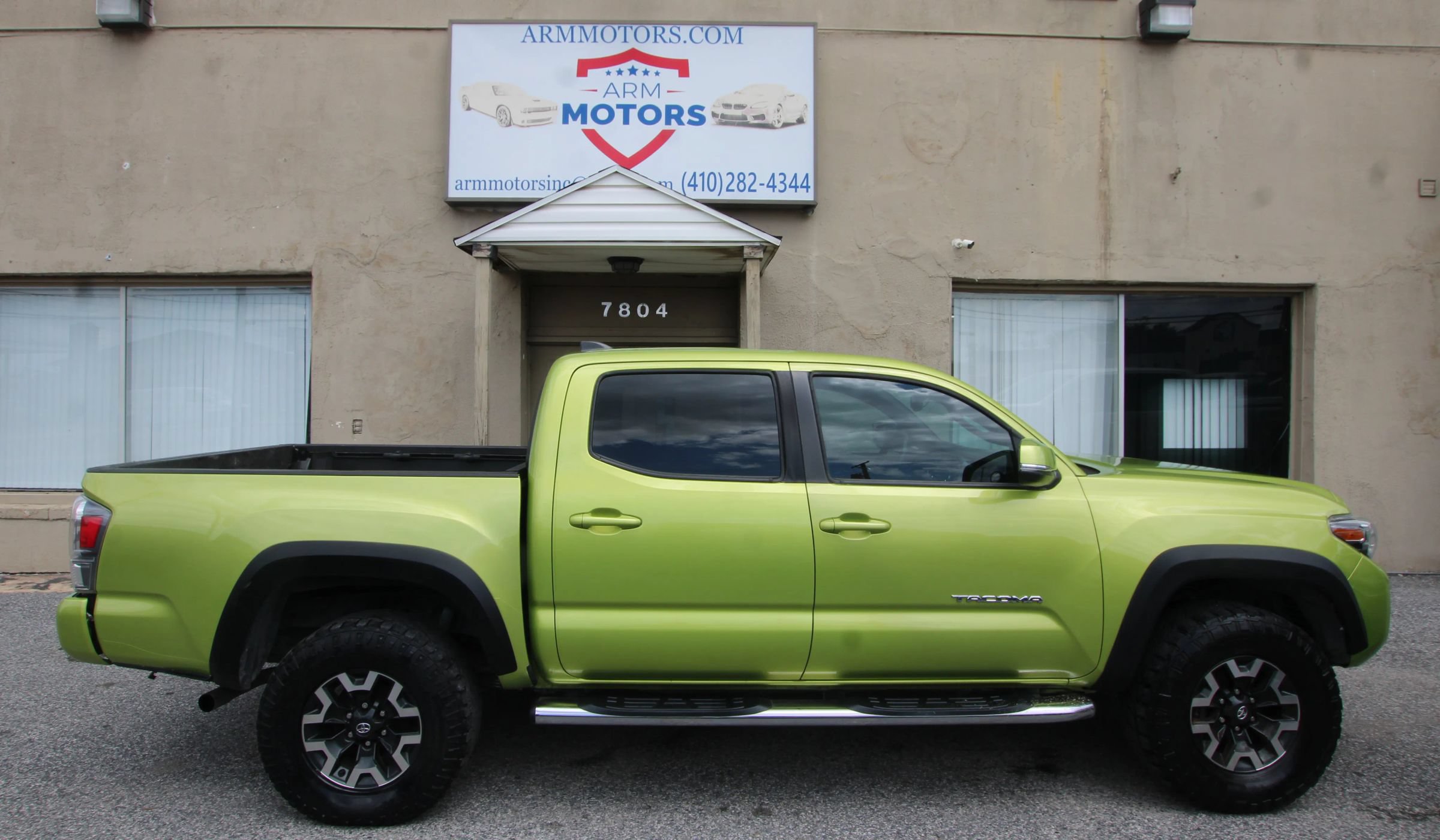 Used 2023 Toyota Tacoma TRD Off-Road w/ Technology Package AWD/4WD image 4
