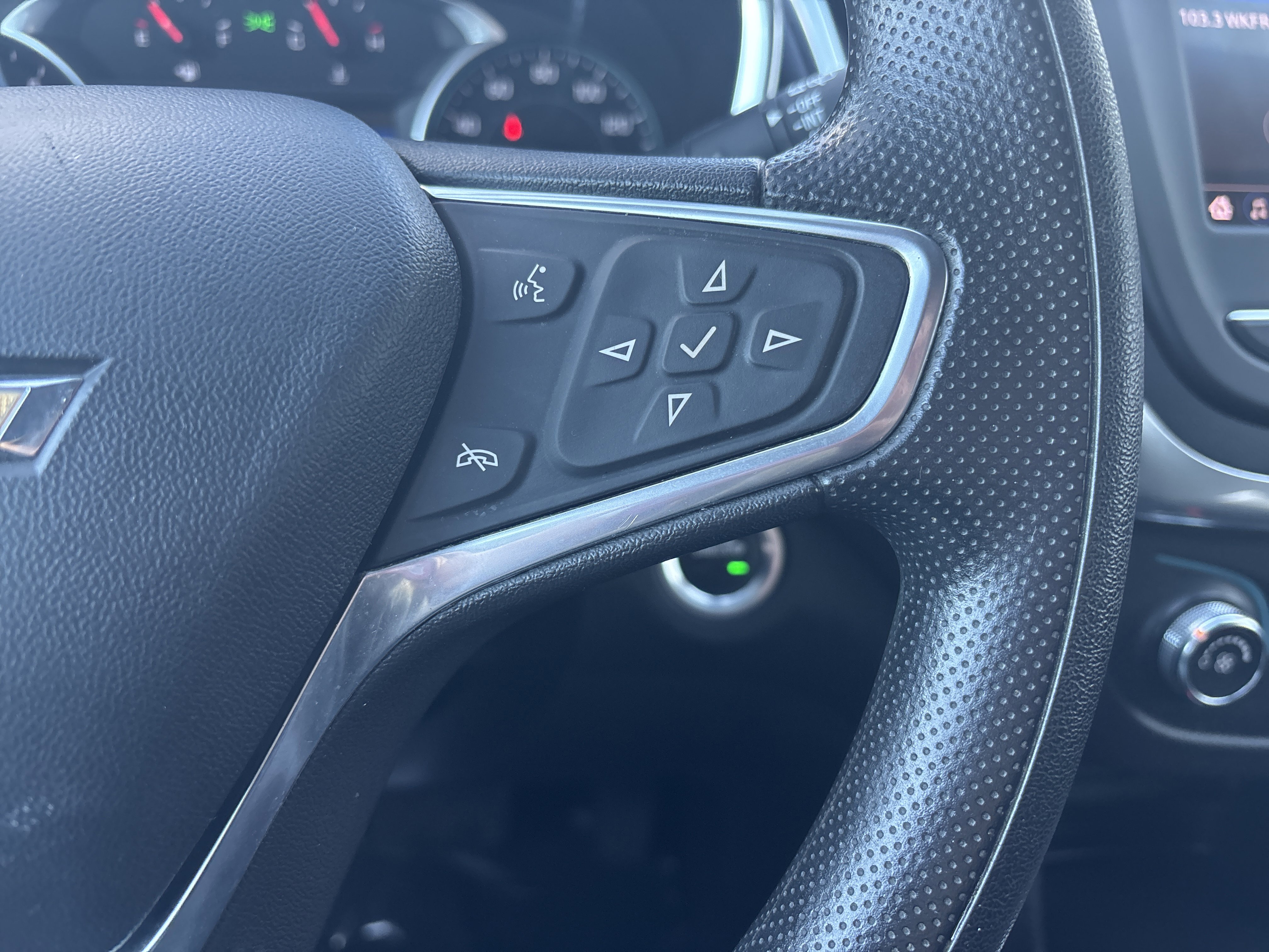 Used 2020 Chevrolet Equinox LT image 25