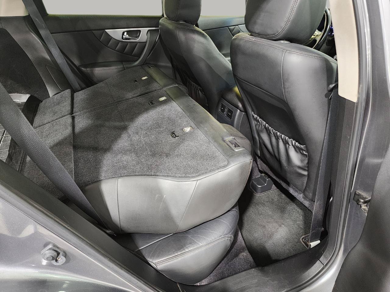 Used 2013 INFINITI FX37 AWD w/ Premium Pkg image 38