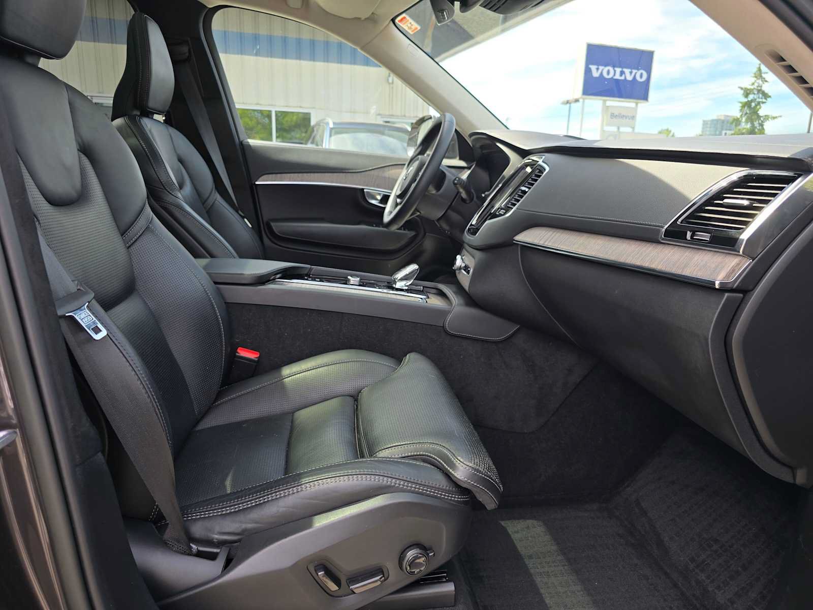 Certified 2023 Volvo XC90 B6 Ultimate w/ Lounge Package AWD/4WD image 12