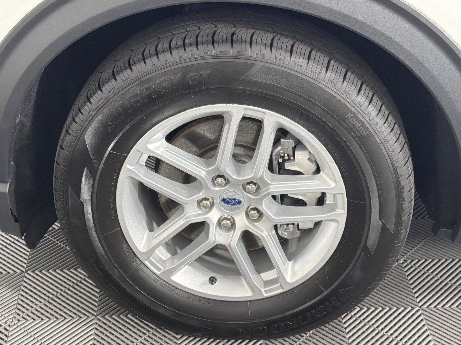 Used 2025 Ford Explorer Active RWD image 11