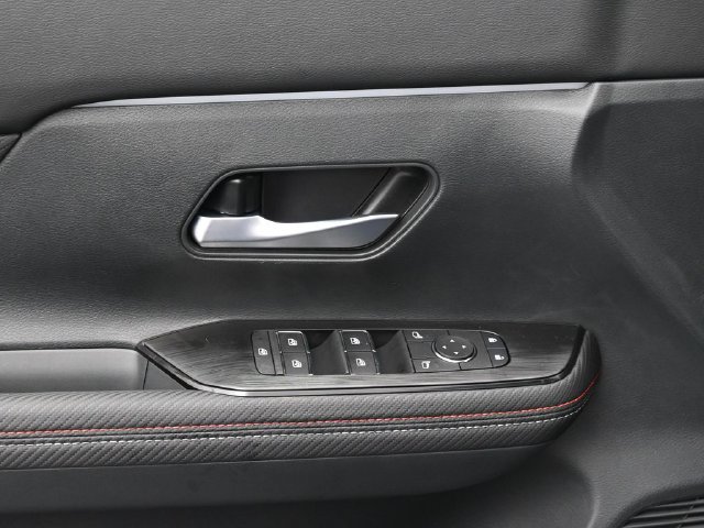 New 2026 Nissan Kicks SR FWD image 16
