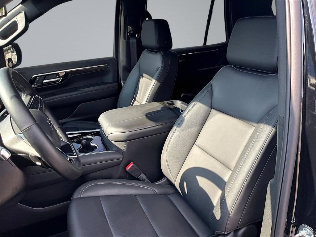 Used 2025 Chevrolet Tahoe Z71 w/ Comfort Package AWD/4WD image 22