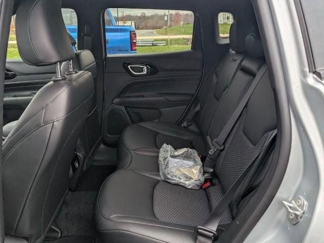 New 2026 Jeep Compass Latitude image 9