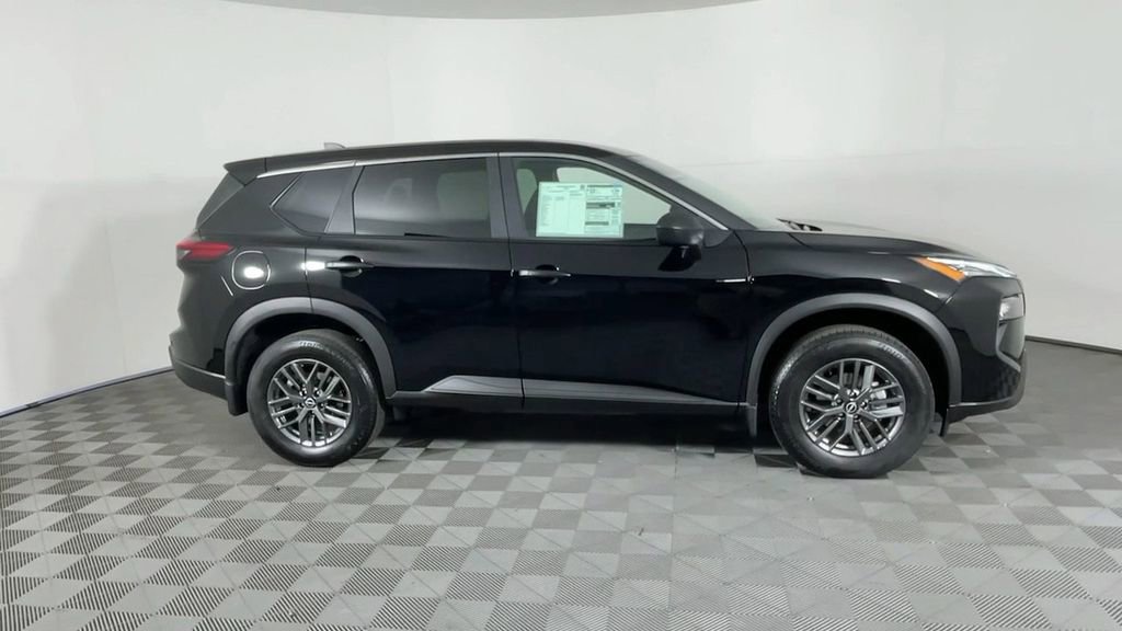New 2025 Nissan Rogue S image 4