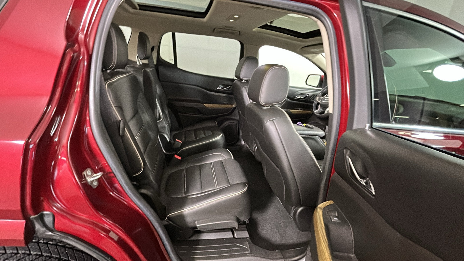 Used 2017 GMC Acadia Denali w/ Technology Package AWD/4WD image 35