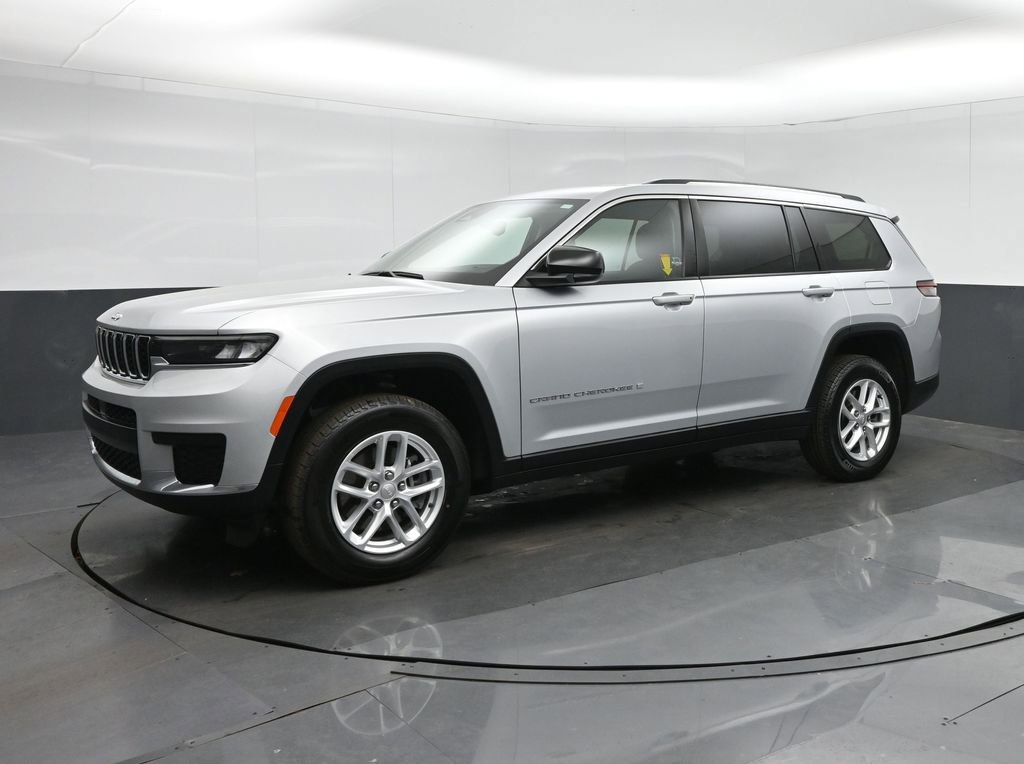 Used 2023 Jeep Grand Cherokee L Laredo AWD/4WD image 3
